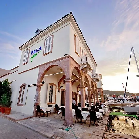 Pier Hotel *