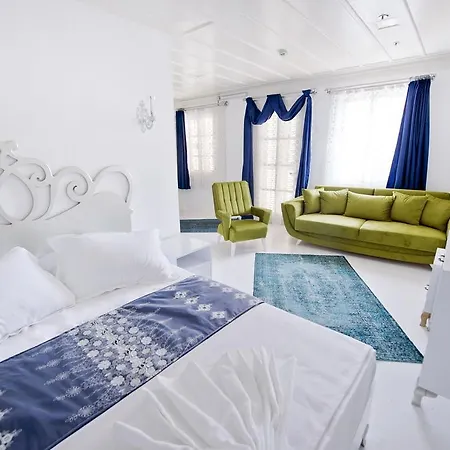 Pier Hotel *